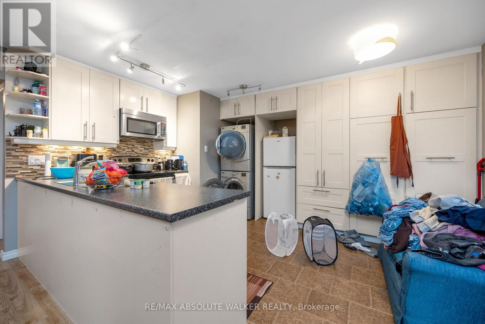 375 ST. DENIS STREET - 23