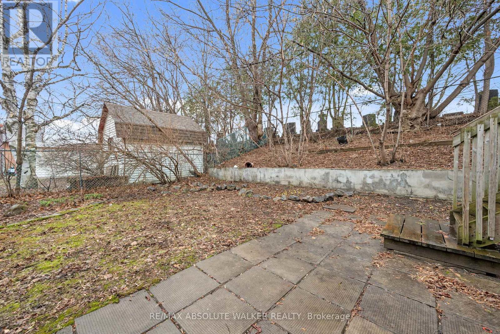 375 ST. DENIS STREET - 28