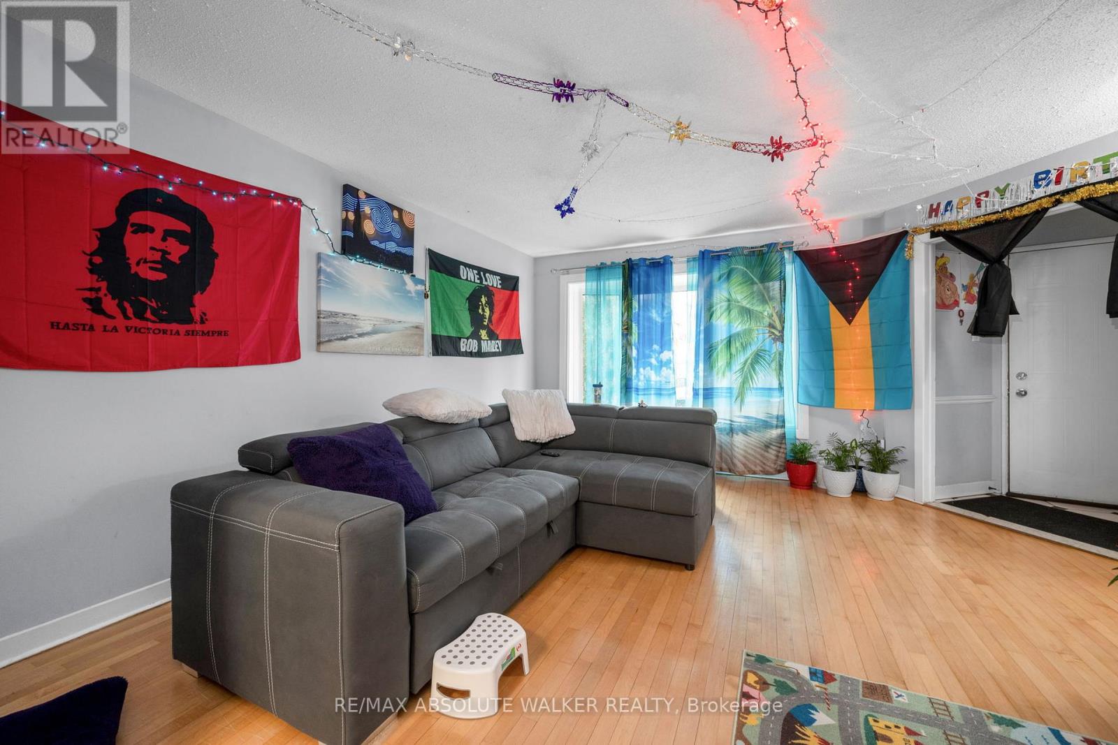 375 ST. DENIS STREET - 3