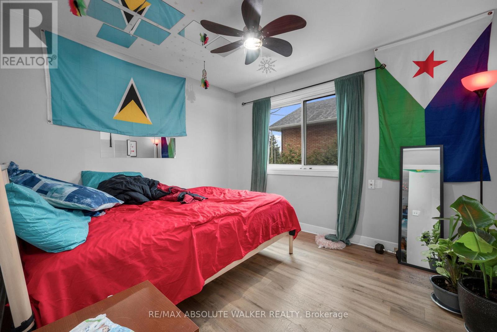 375 ST. DENIS STREET - 7