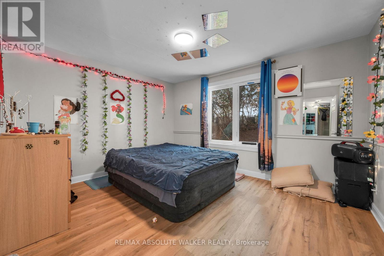375 ST. DENIS STREET - 9