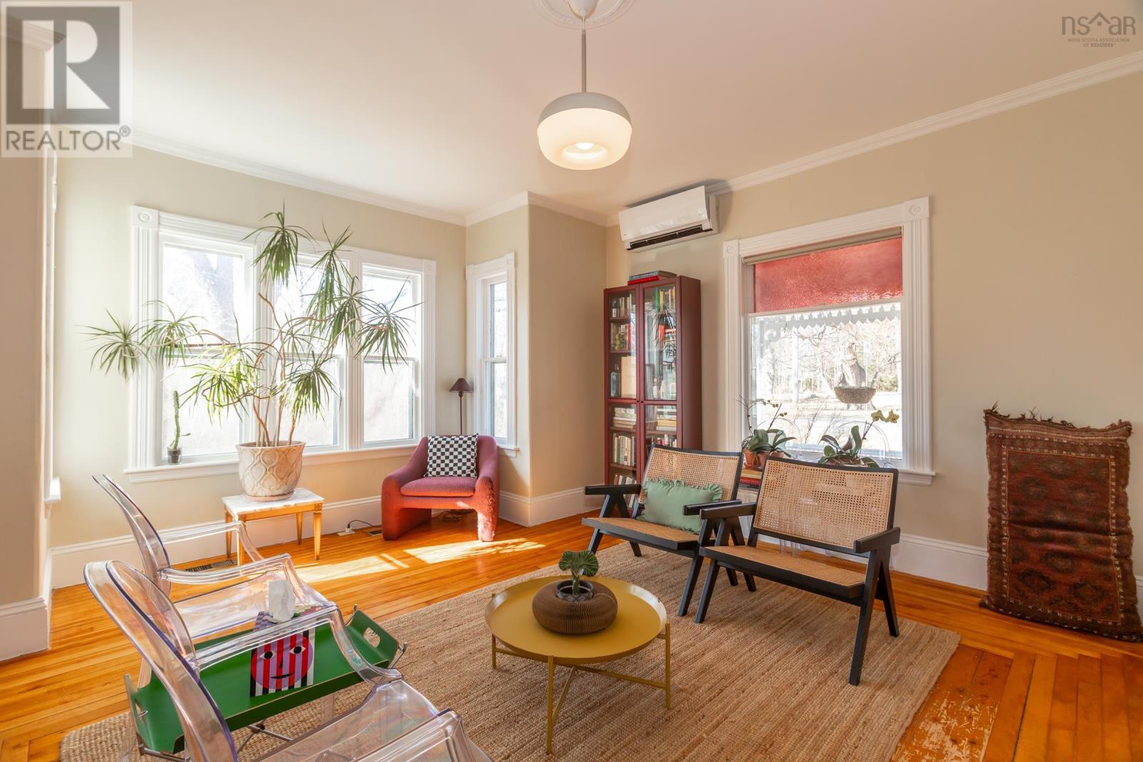 Property 14 of 44 of 703 Saint George Street