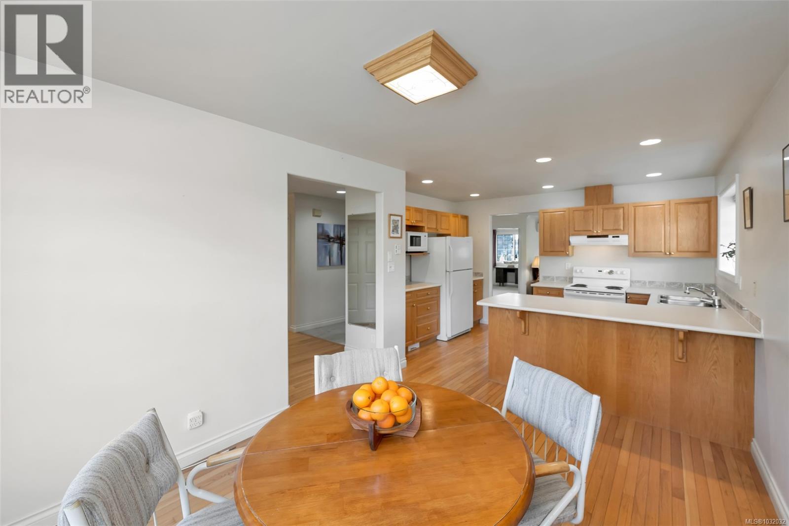 #16 4383 TORQUAY DR - 12