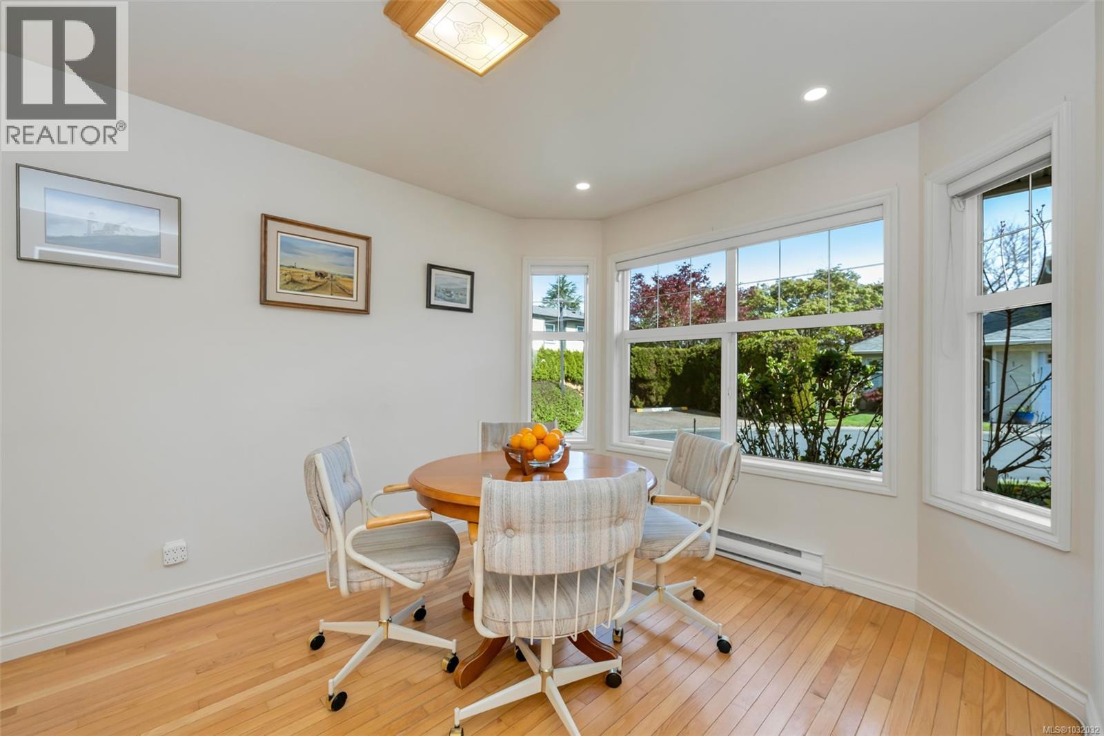 #16 4383 TORQUAY DR - 17