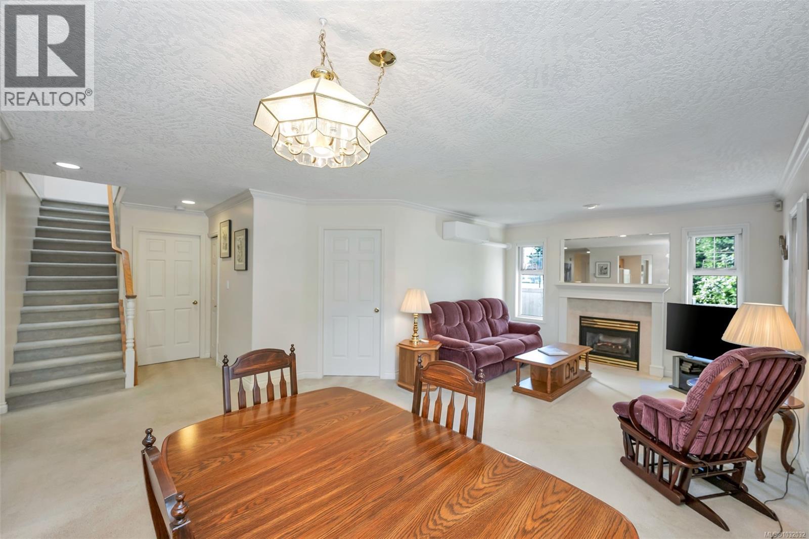 #16 4383 TORQUAY DR - 25