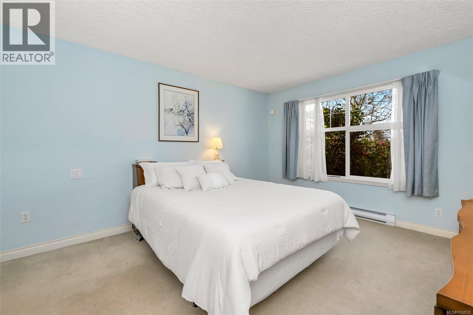 #16 4383 TORQUAY DR - 28