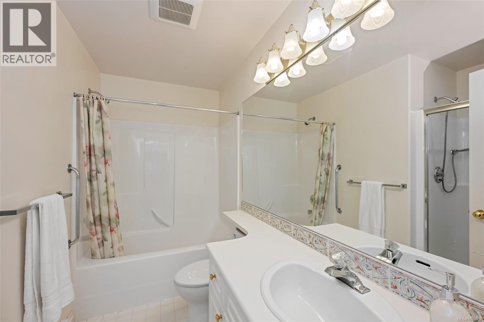 #16 4383 TORQUAY DR - 29