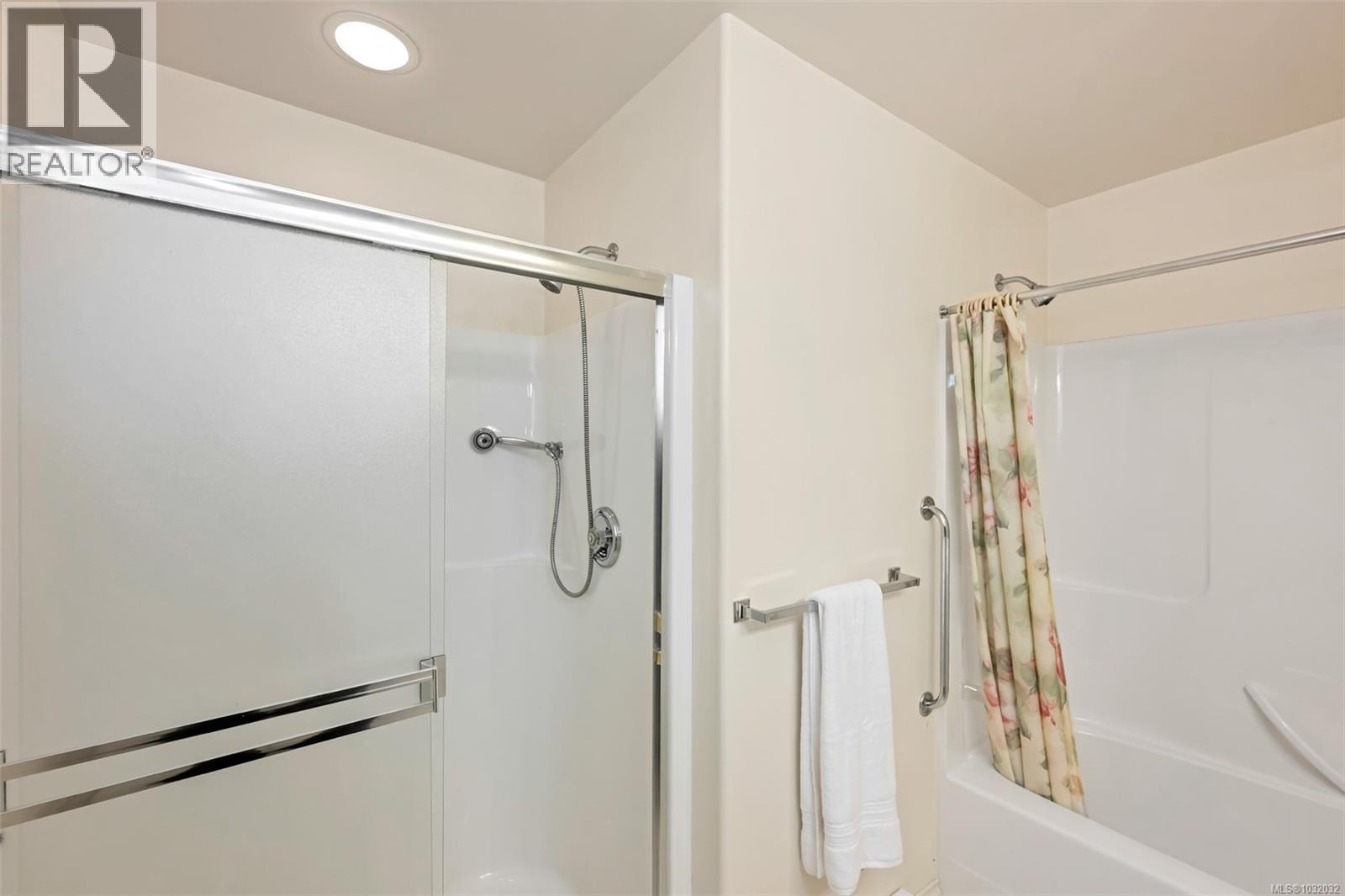 #16 4383 TORQUAY DR - 30