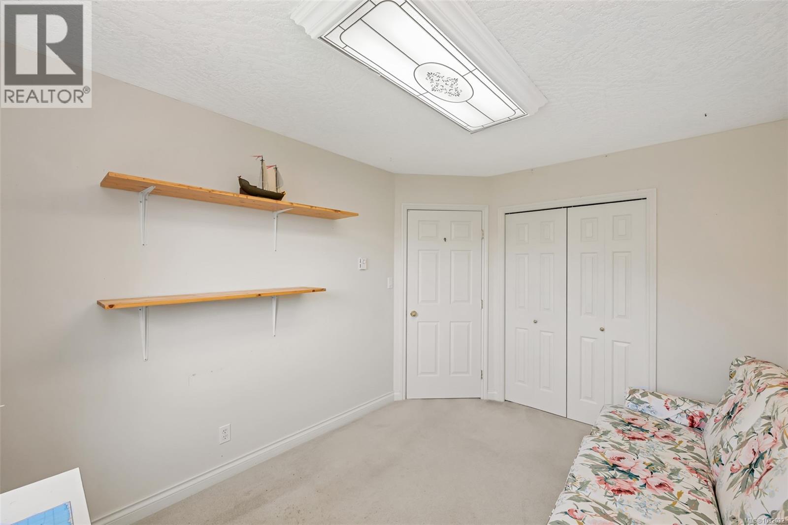 #16 4383 TORQUAY DR - 33