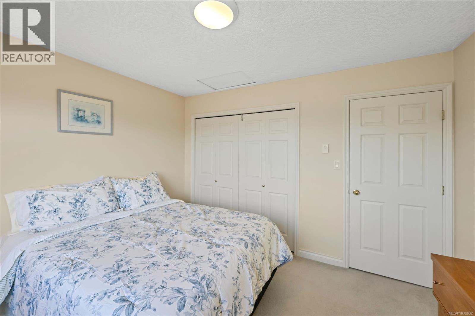 #16 4383 TORQUAY DR - 36