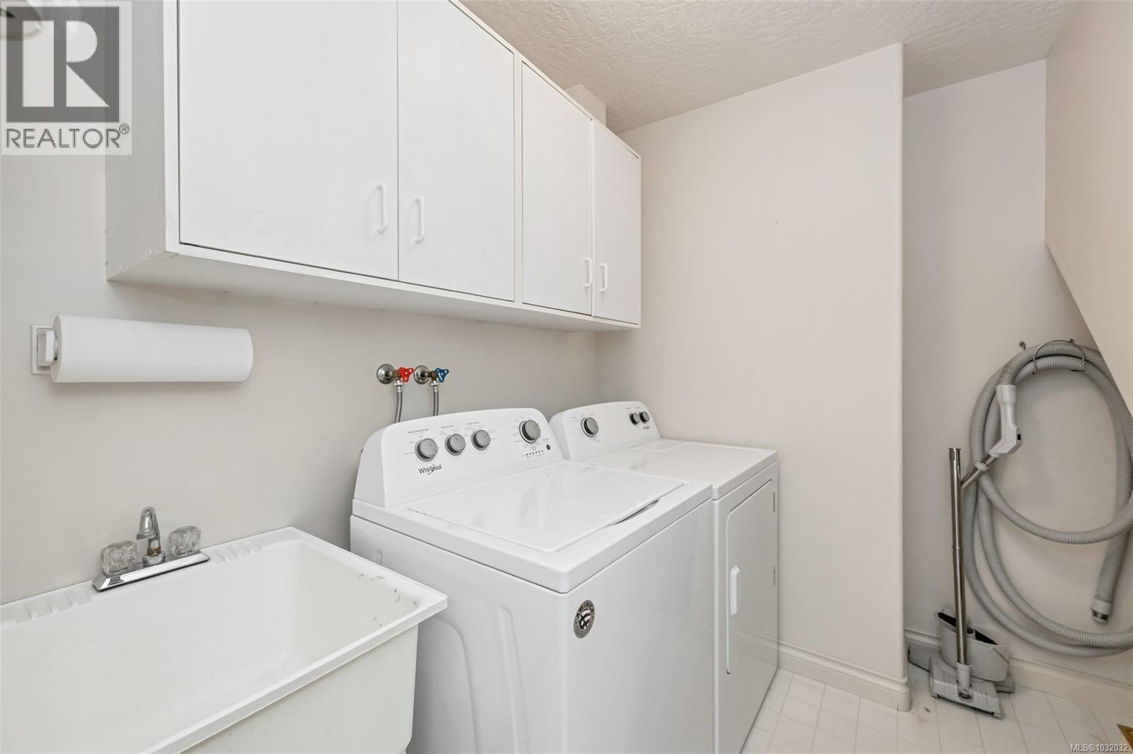 #16 4383 TORQUAY DR - 39