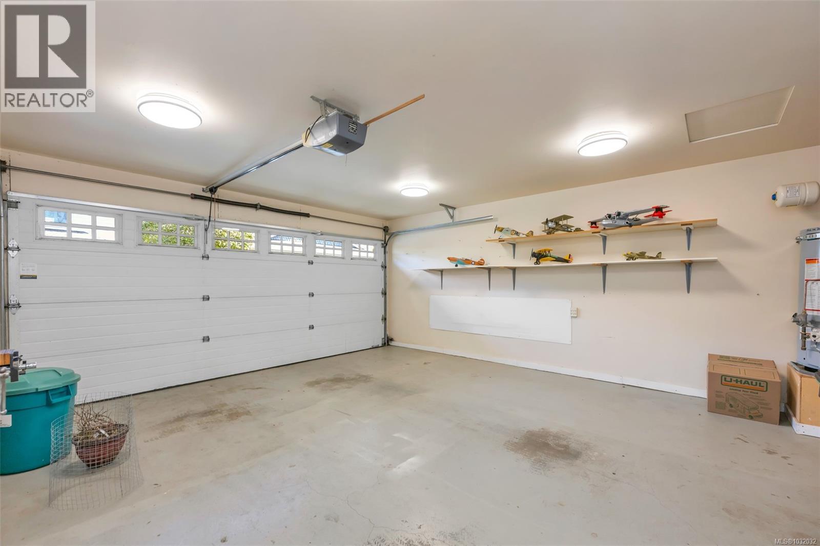 #16 4383 TORQUAY DR - 40