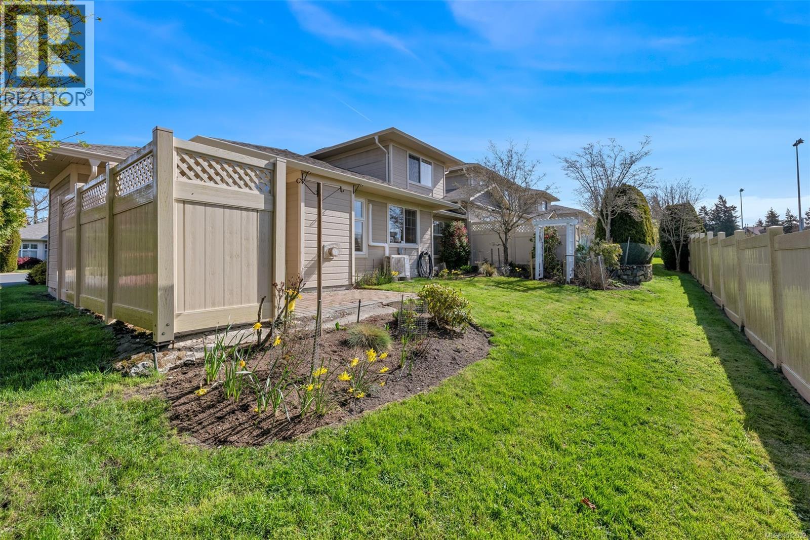 #16 4383 TORQUAY DR - 7