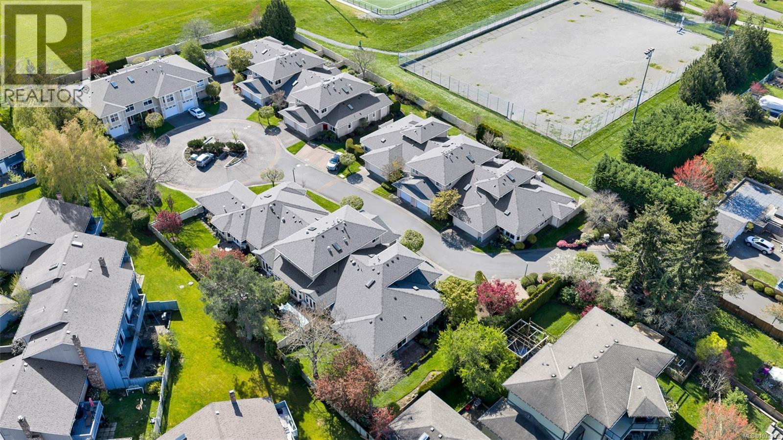 #16 4383 TORQUAY DR - 8