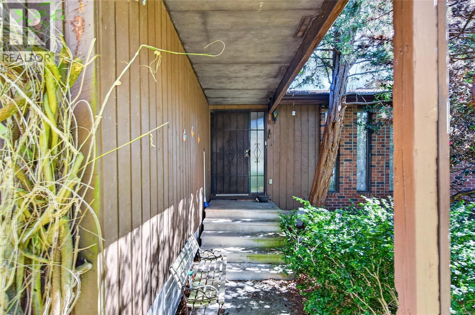 120 SKIPTON CRES - 5