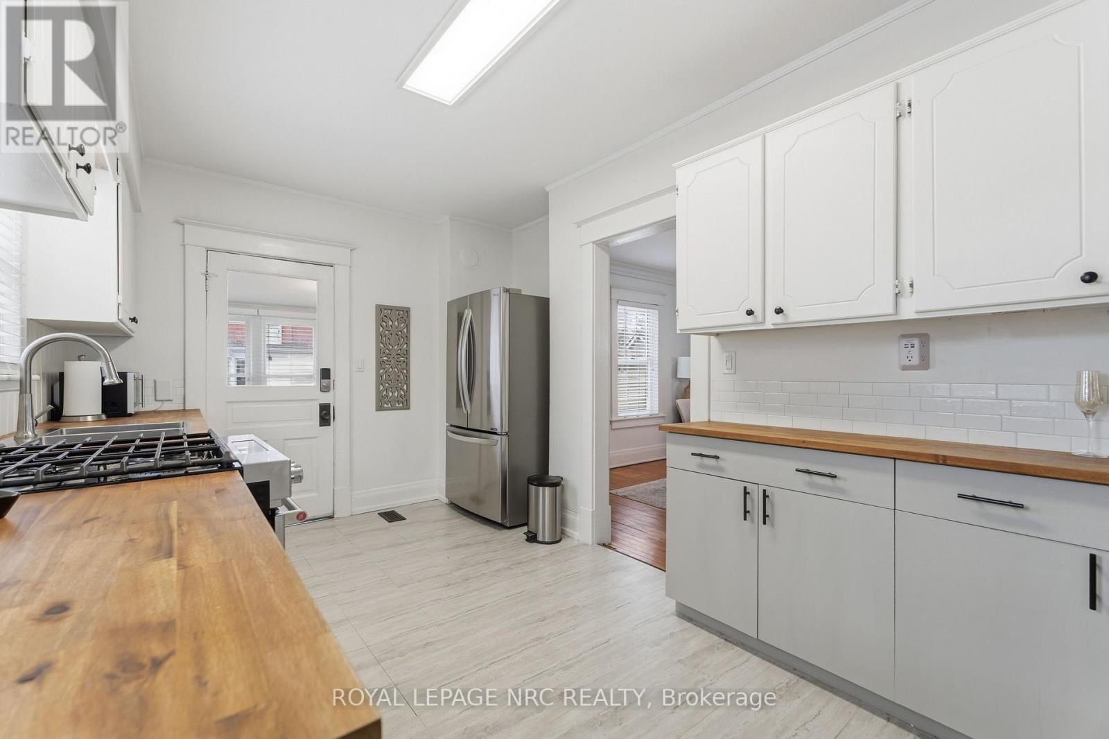 7 HIGHLAND GARDENS - 16