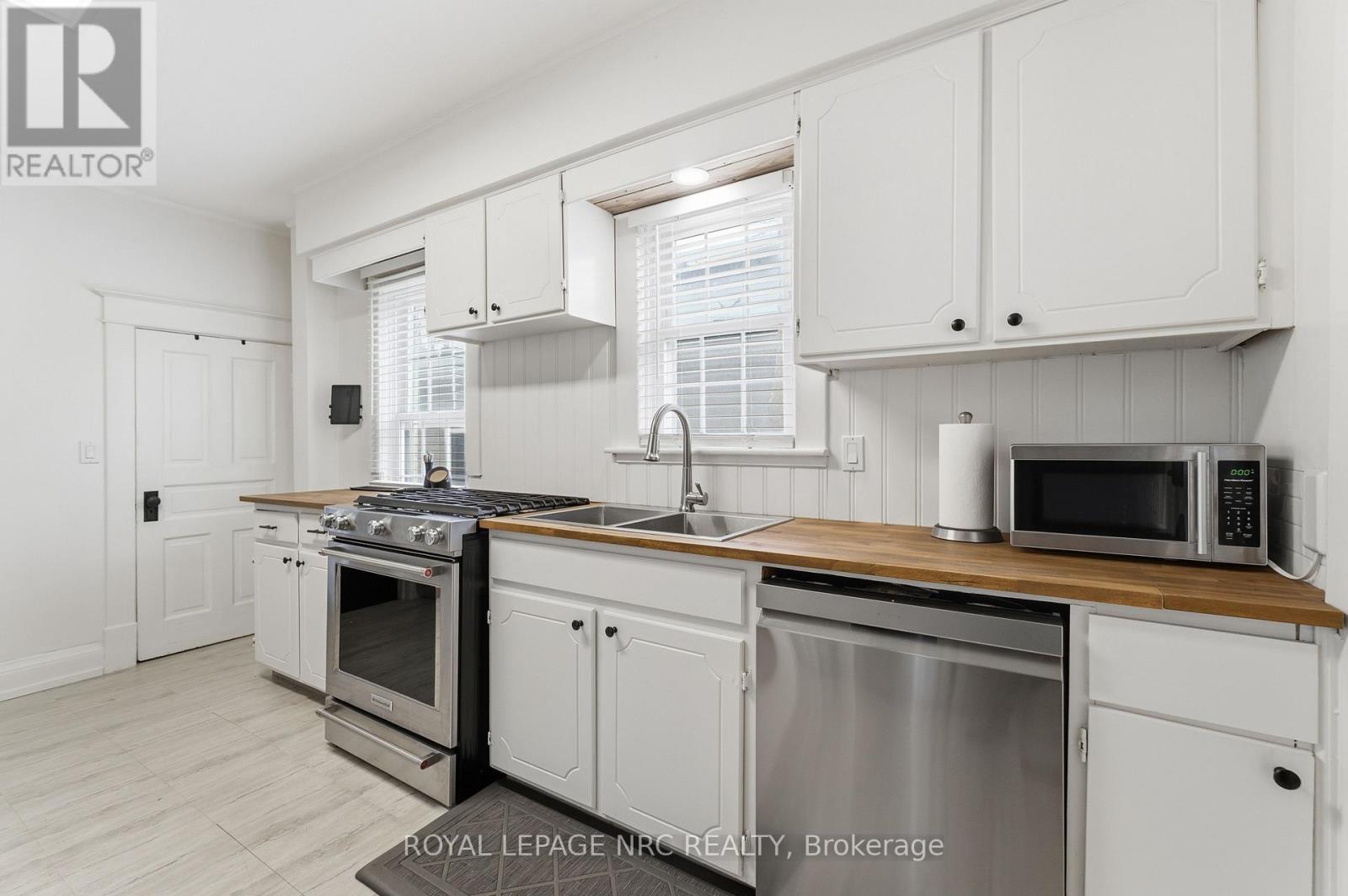 7 HIGHLAND GARDENS - 19