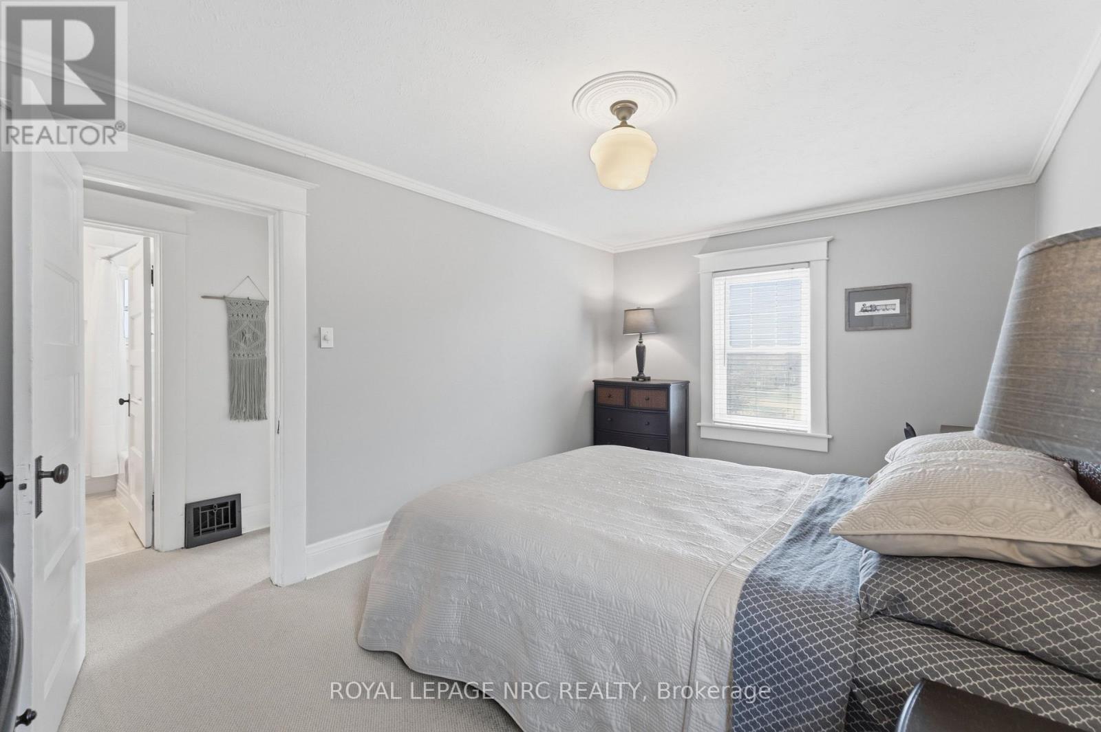 7 HIGHLAND GARDENS - 24