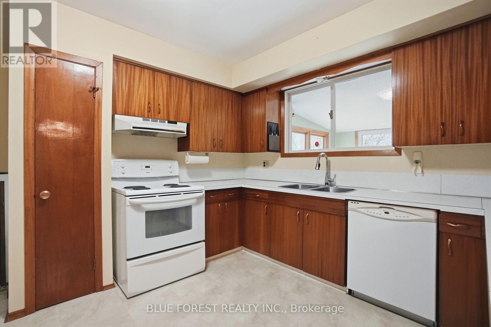 1668 HAMILTON ROAD - 8