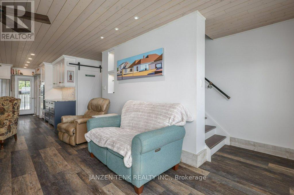 163 MAUD STREET - 14