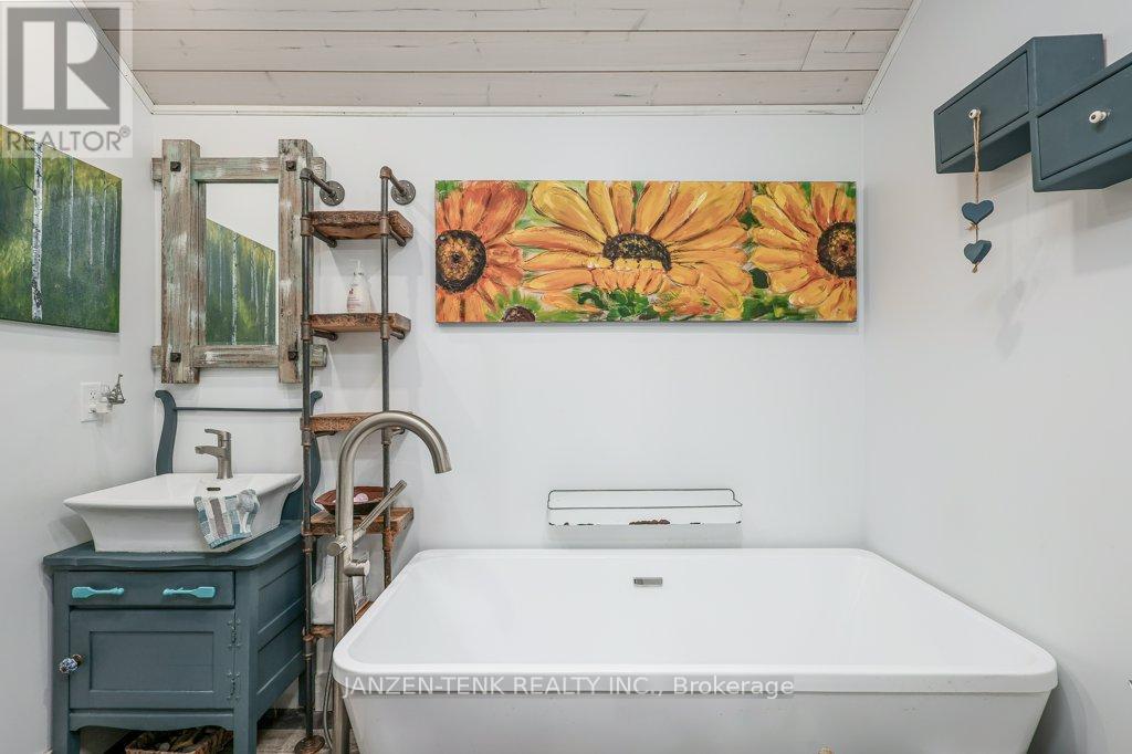 163 MAUD STREET - 20