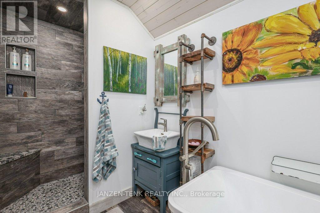 163 MAUD STREET - 21