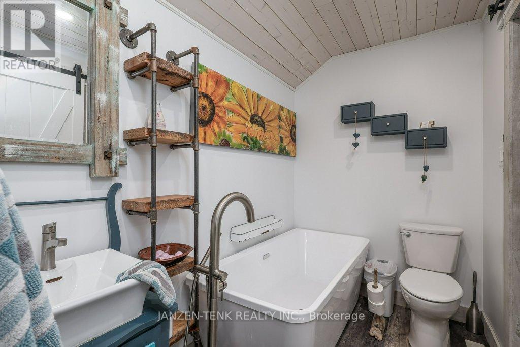 163 MAUD STREET - 22