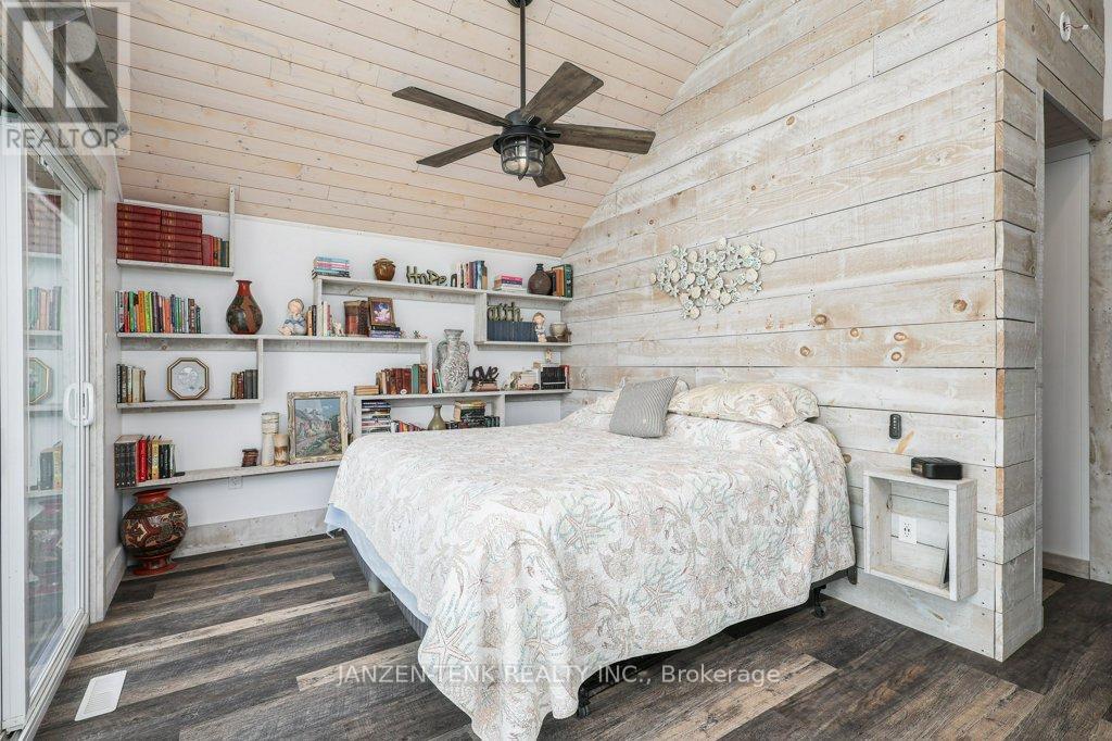 163 MAUD STREET - 25