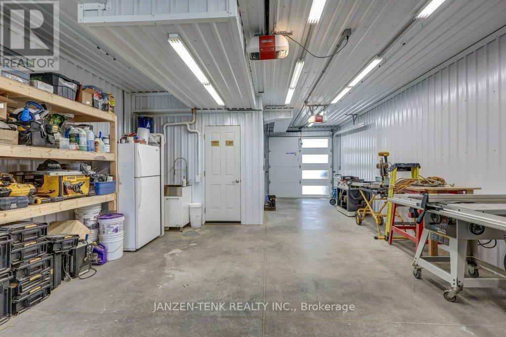 163 MAUD STREET - 27