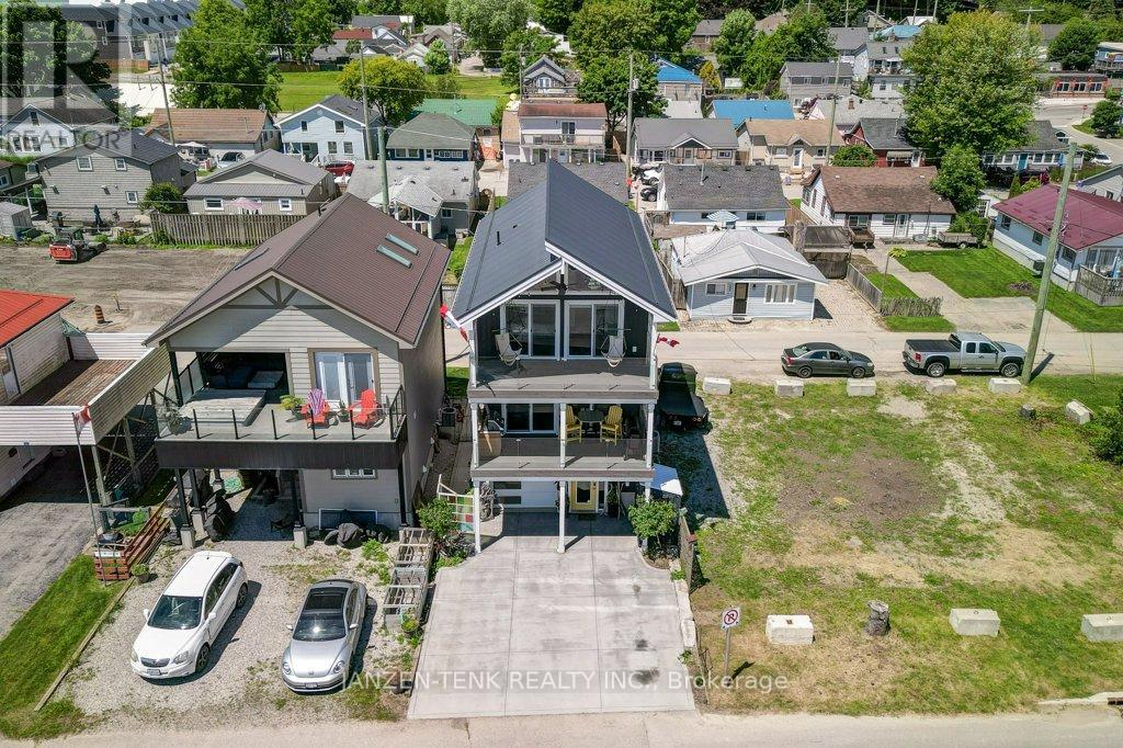 163 MAUD STREET - 29