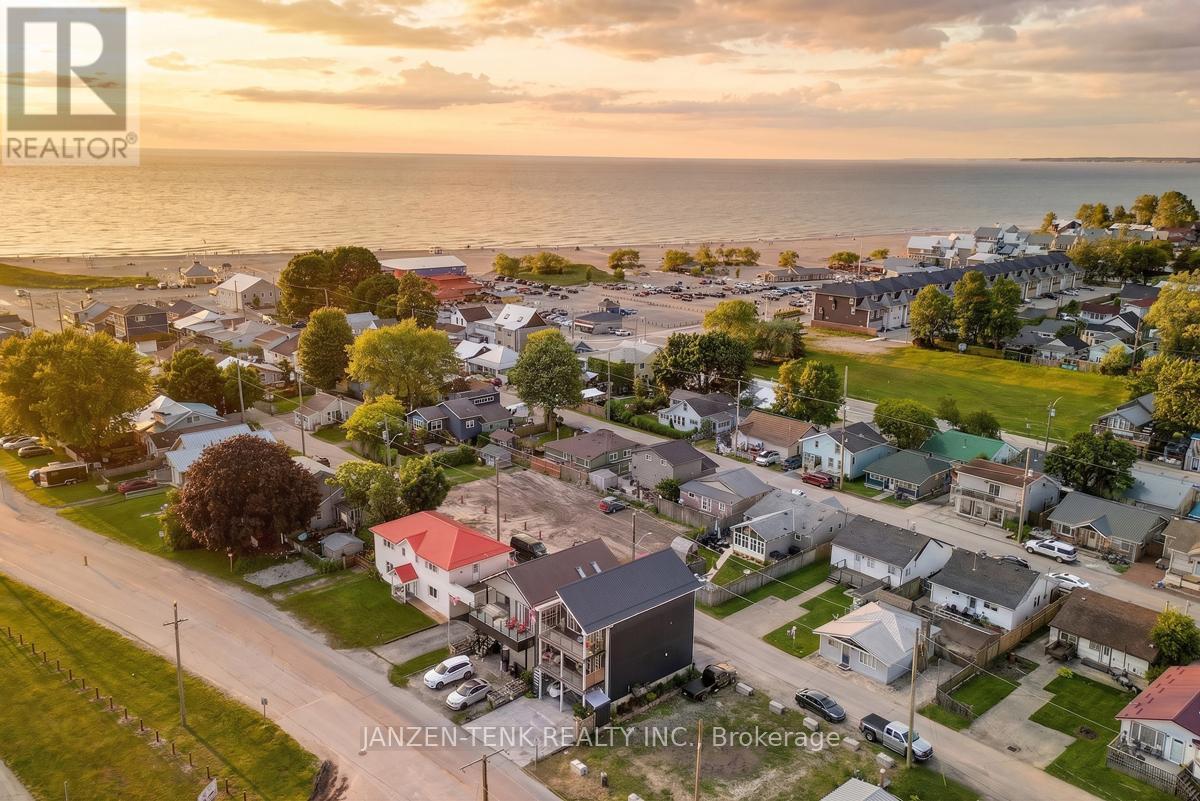 163 MAUD STREET - 31