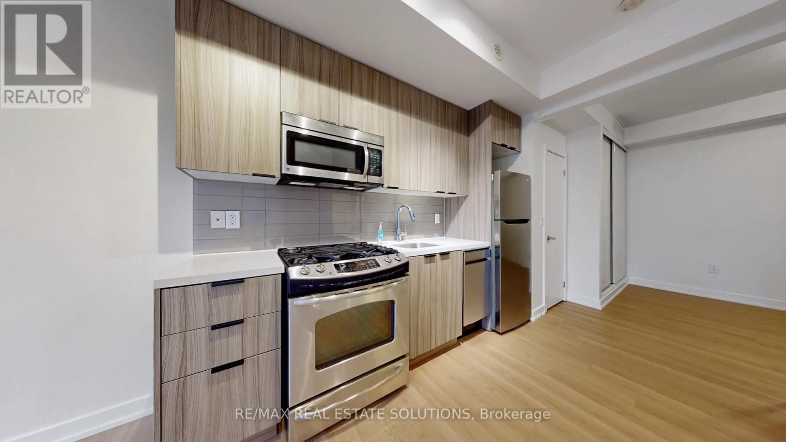 #59 140 BROADVIEW AVENUE - 2