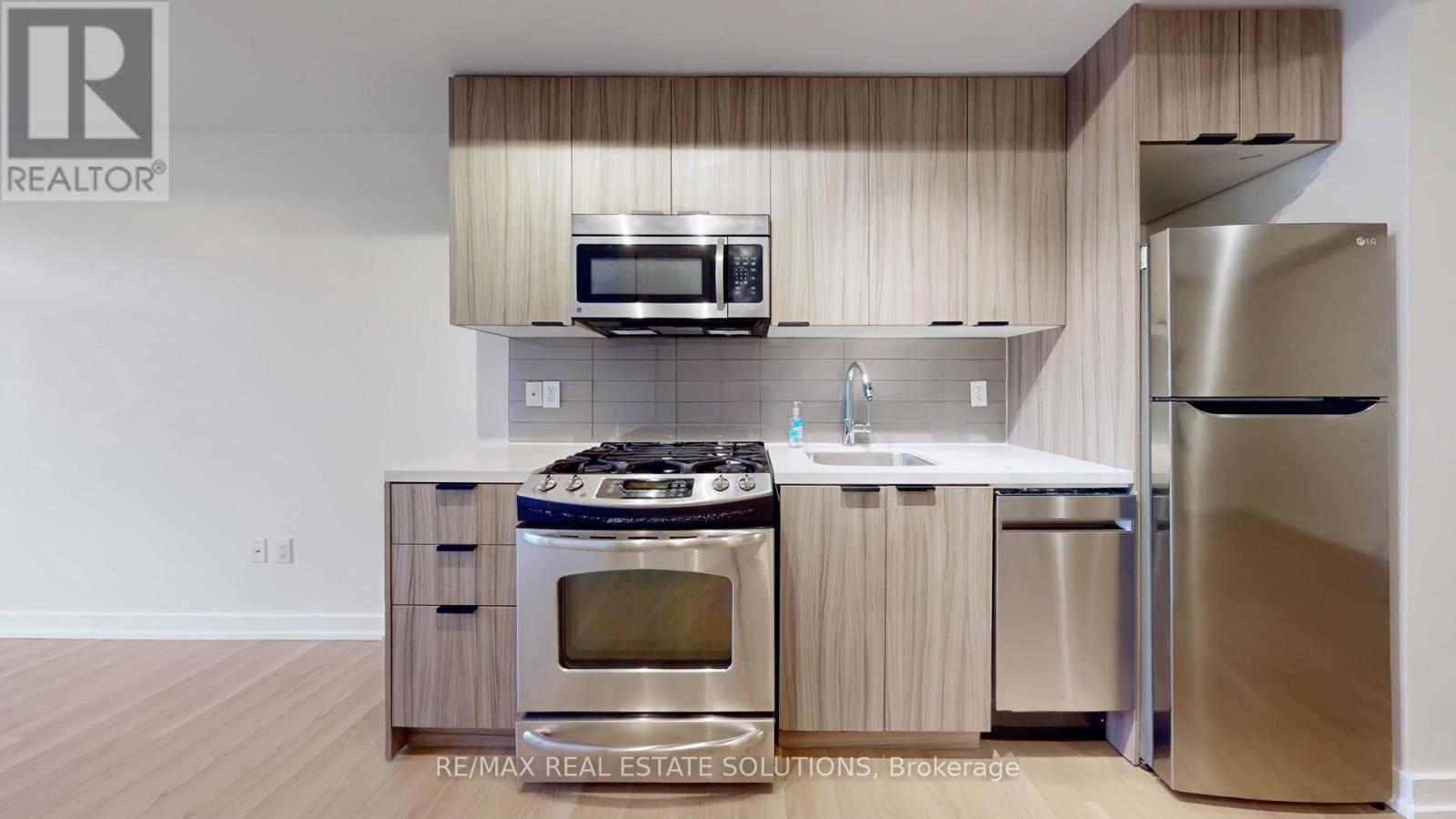 #59 140 BROADVIEW AVENUE - 3