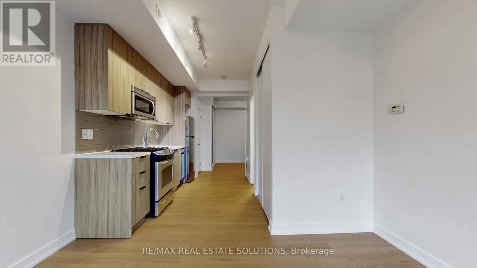 #59 140 BROADVIEW AVENUE - 4