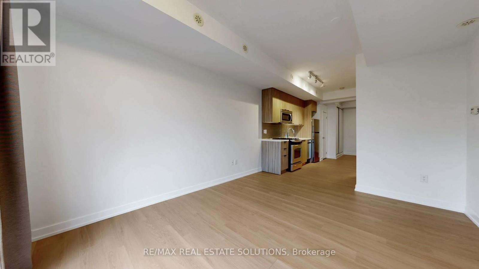 #59 140 BROADVIEW AVENUE - 5