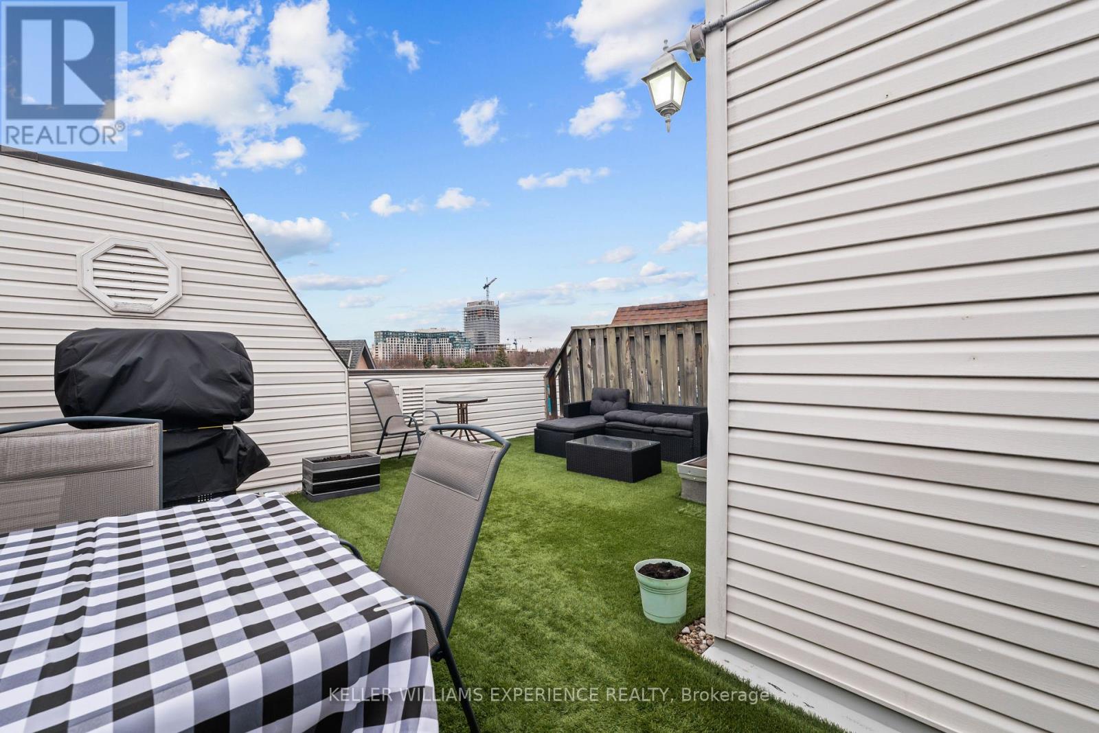 #406 75 WELDRICK ROAD E - 26