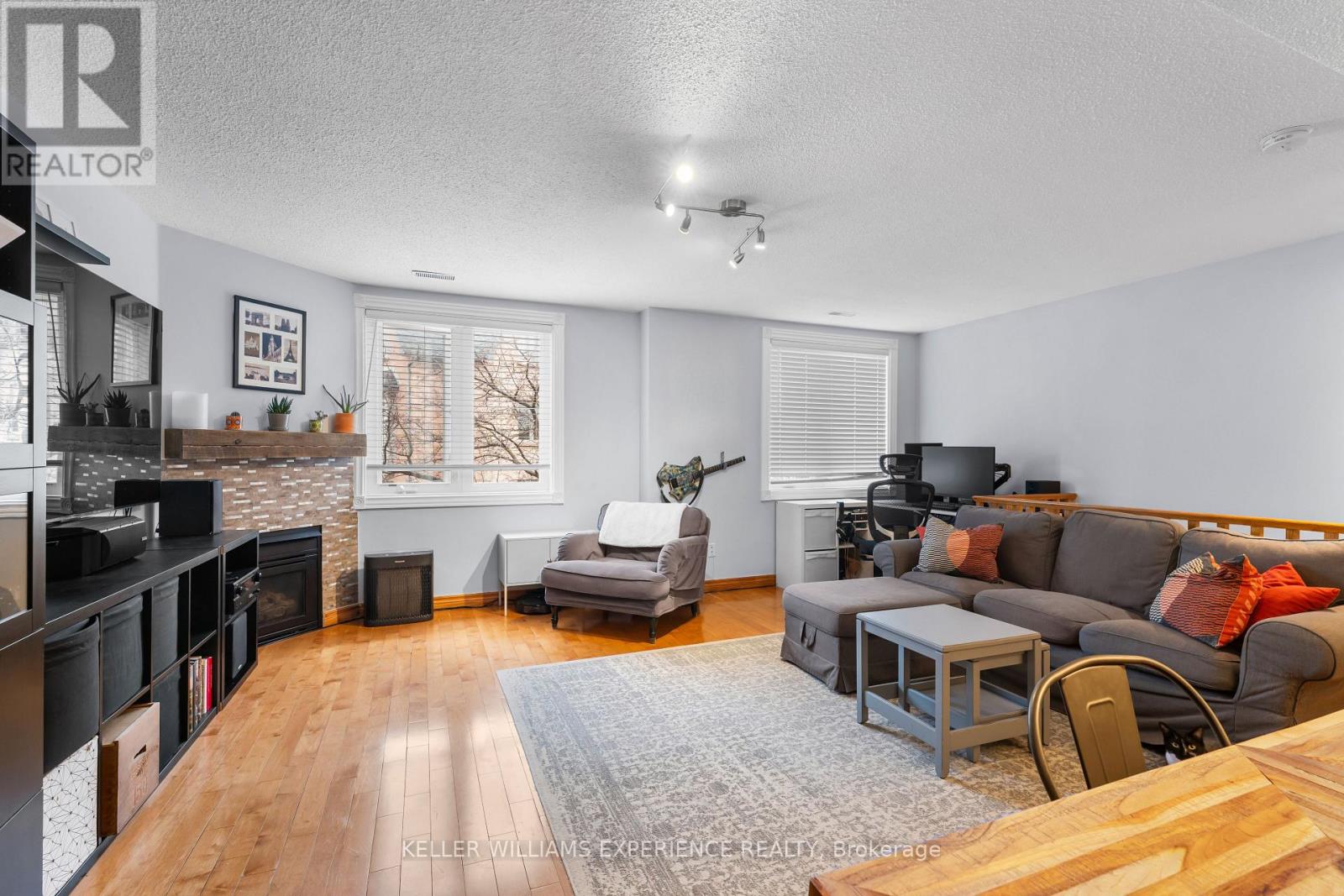#406 75 WELDRICK ROAD E - 4