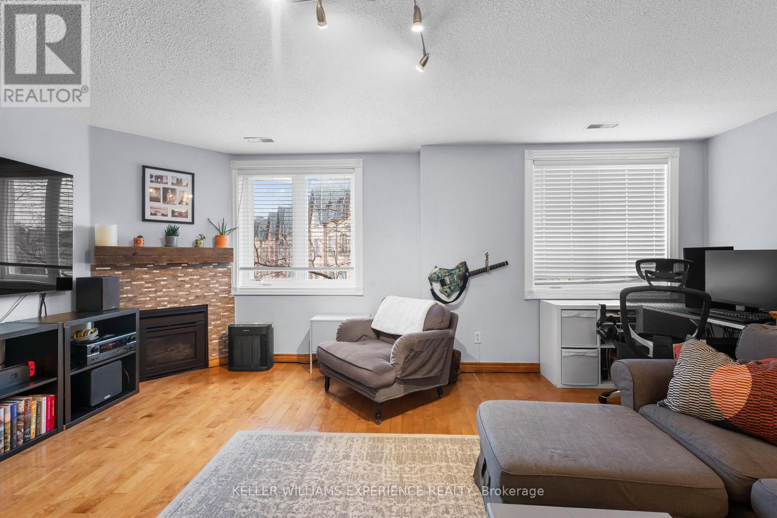 #406 75 WELDRICK ROAD E - 6