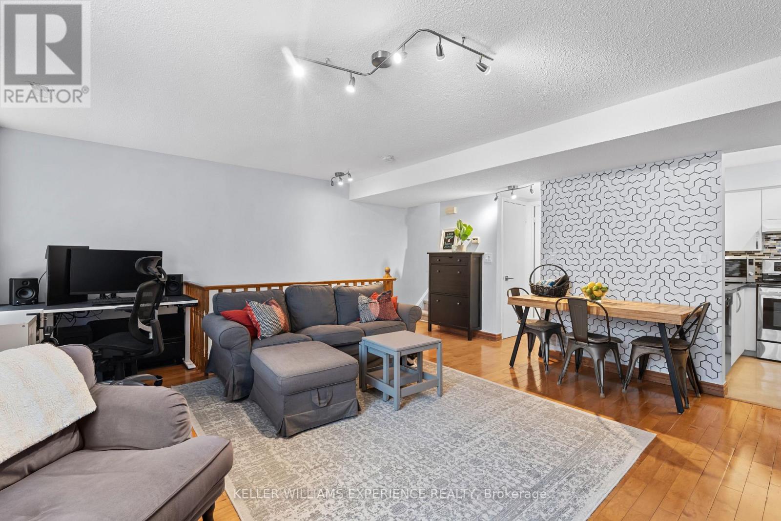 #406 75 WELDRICK ROAD E - 7