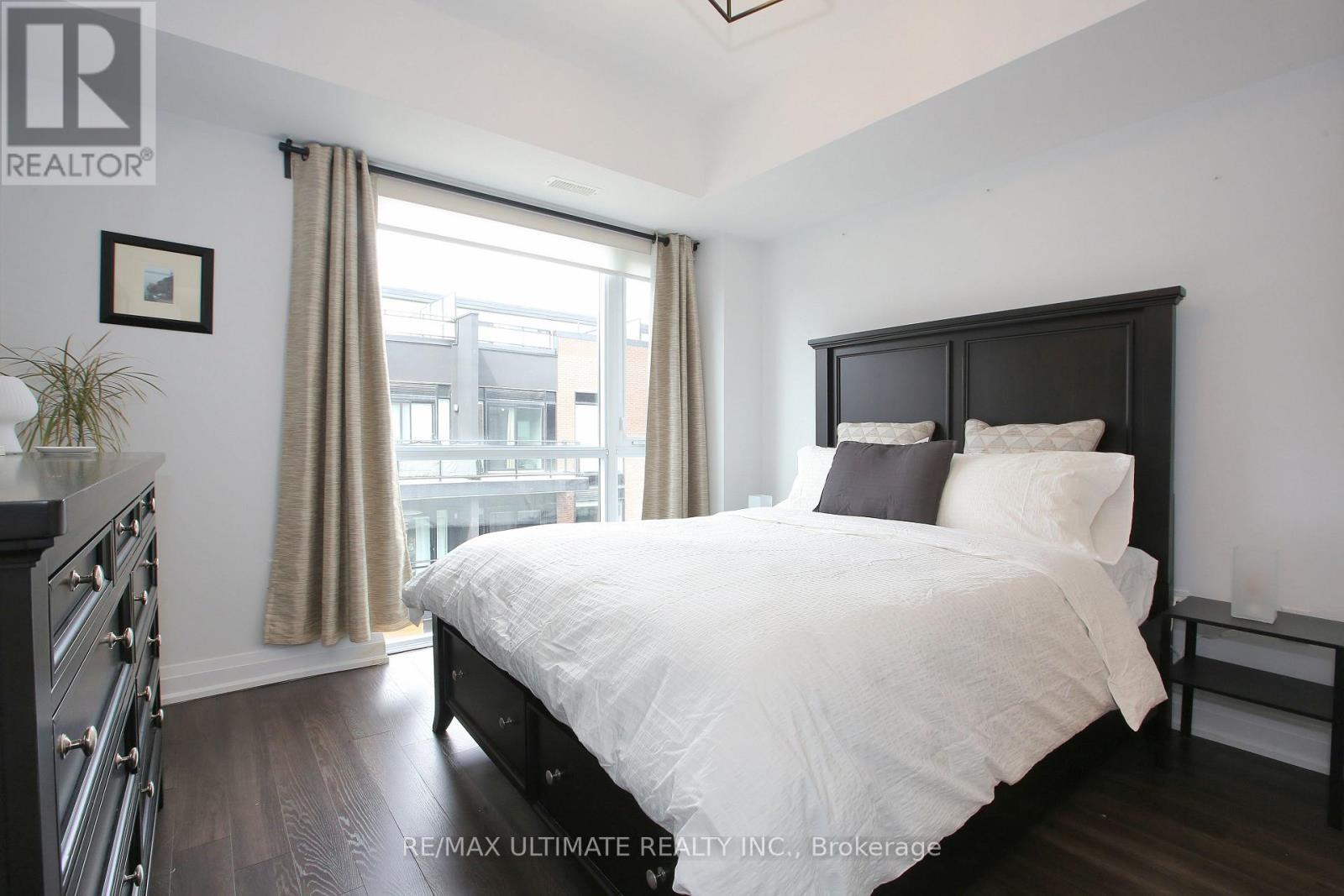 #E403 52 COLES AVENUE - 20