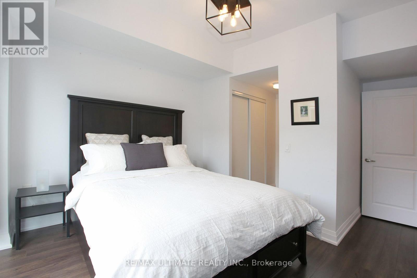 #E403 52 COLES AVENUE - 21