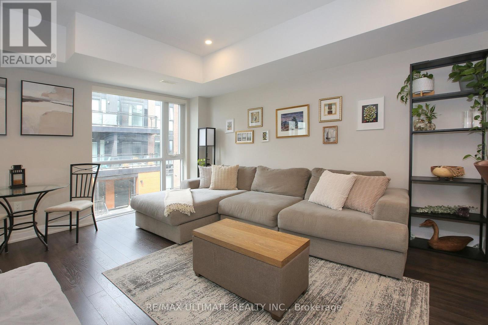 #E403 52 COLES AVENUE - 4
