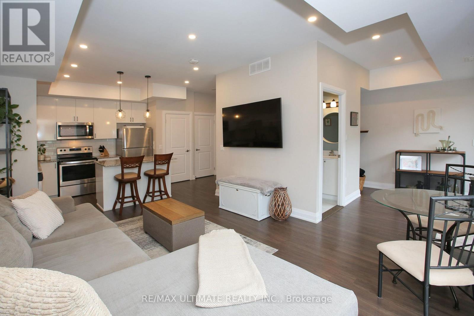 #E403 52 COLES AVENUE - 5