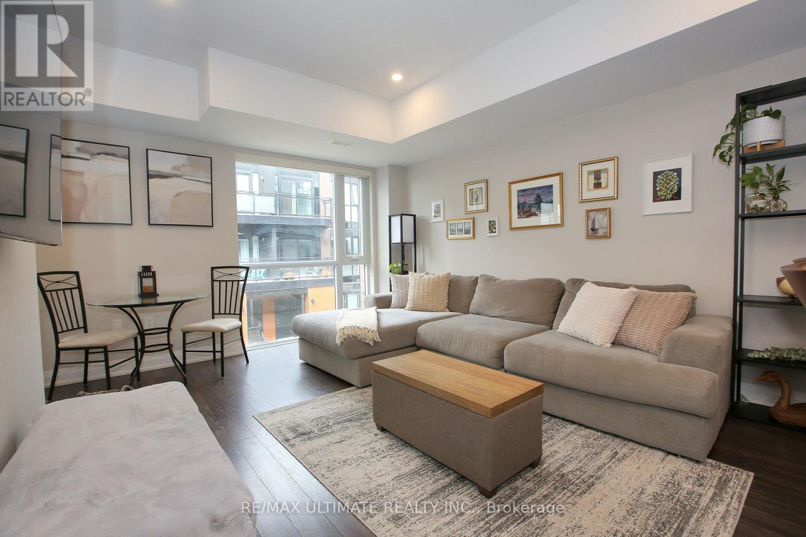 #E403 52 COLES AVENUE - 6