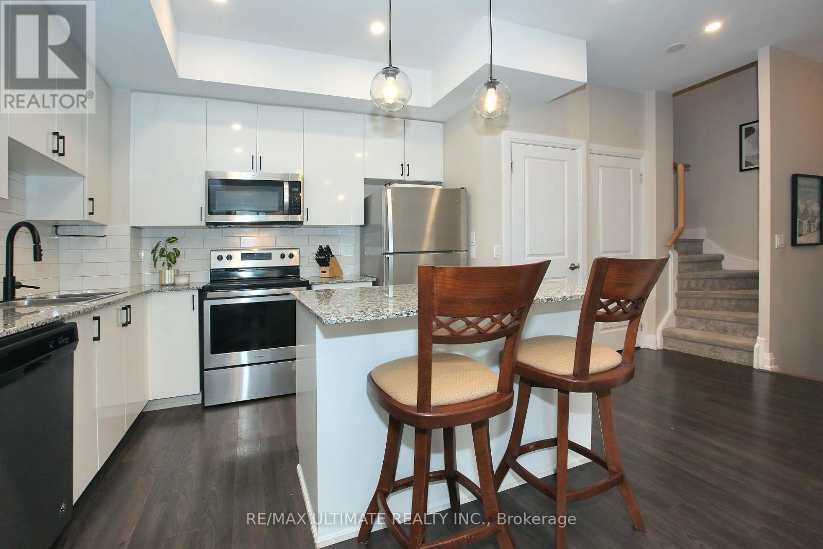 #E403 52 COLES AVENUE - 8