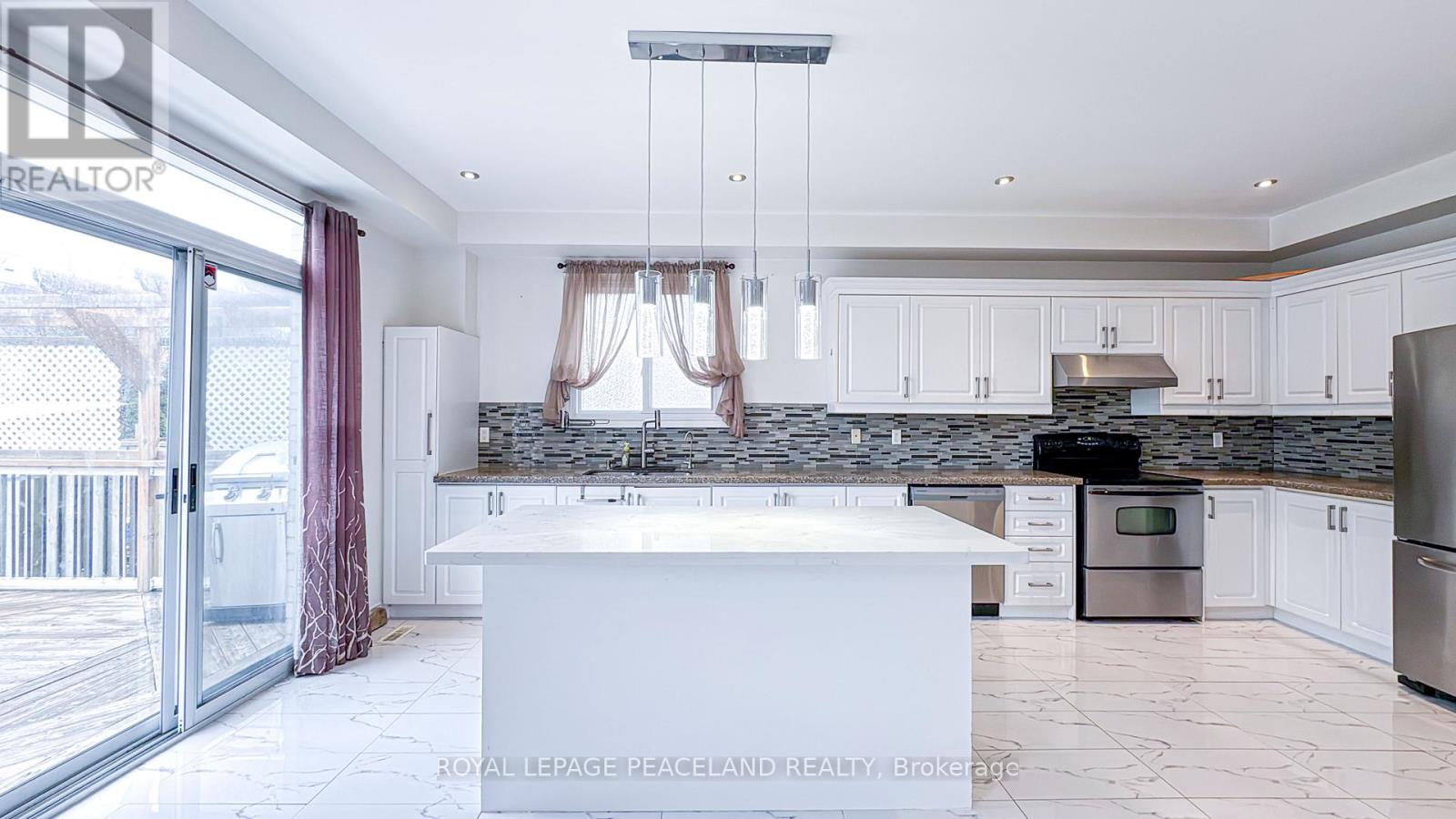 110 ANNINA CRESCENT - 7