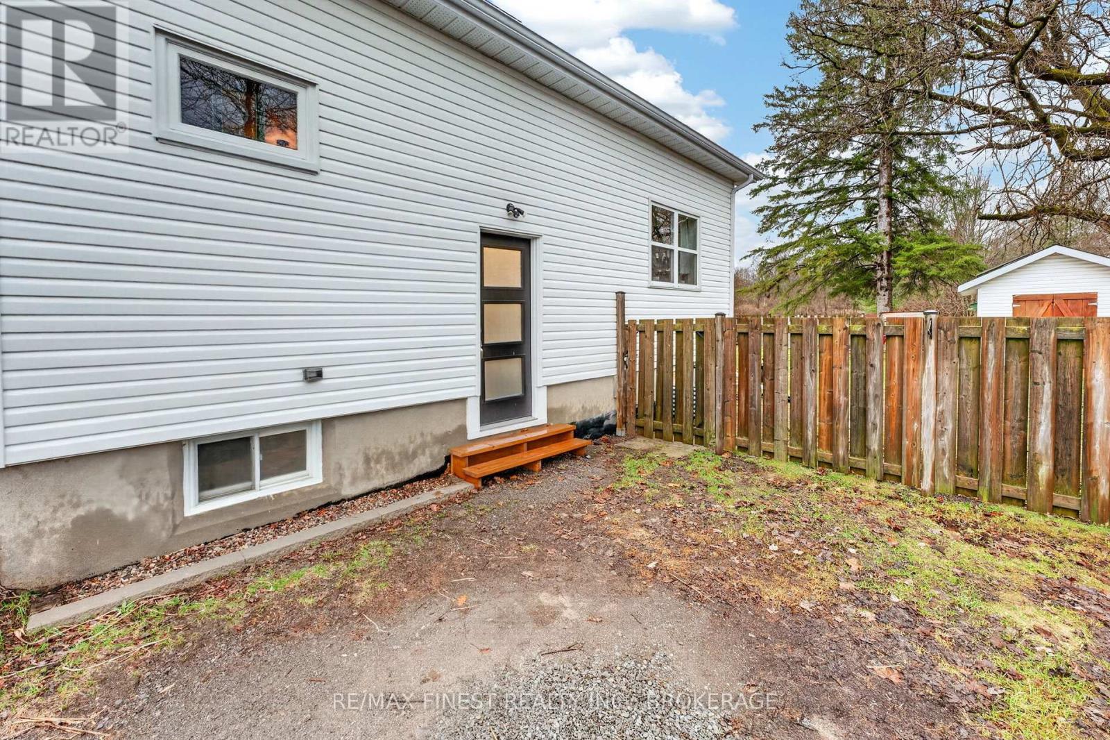 6074 BANK STREET - 26