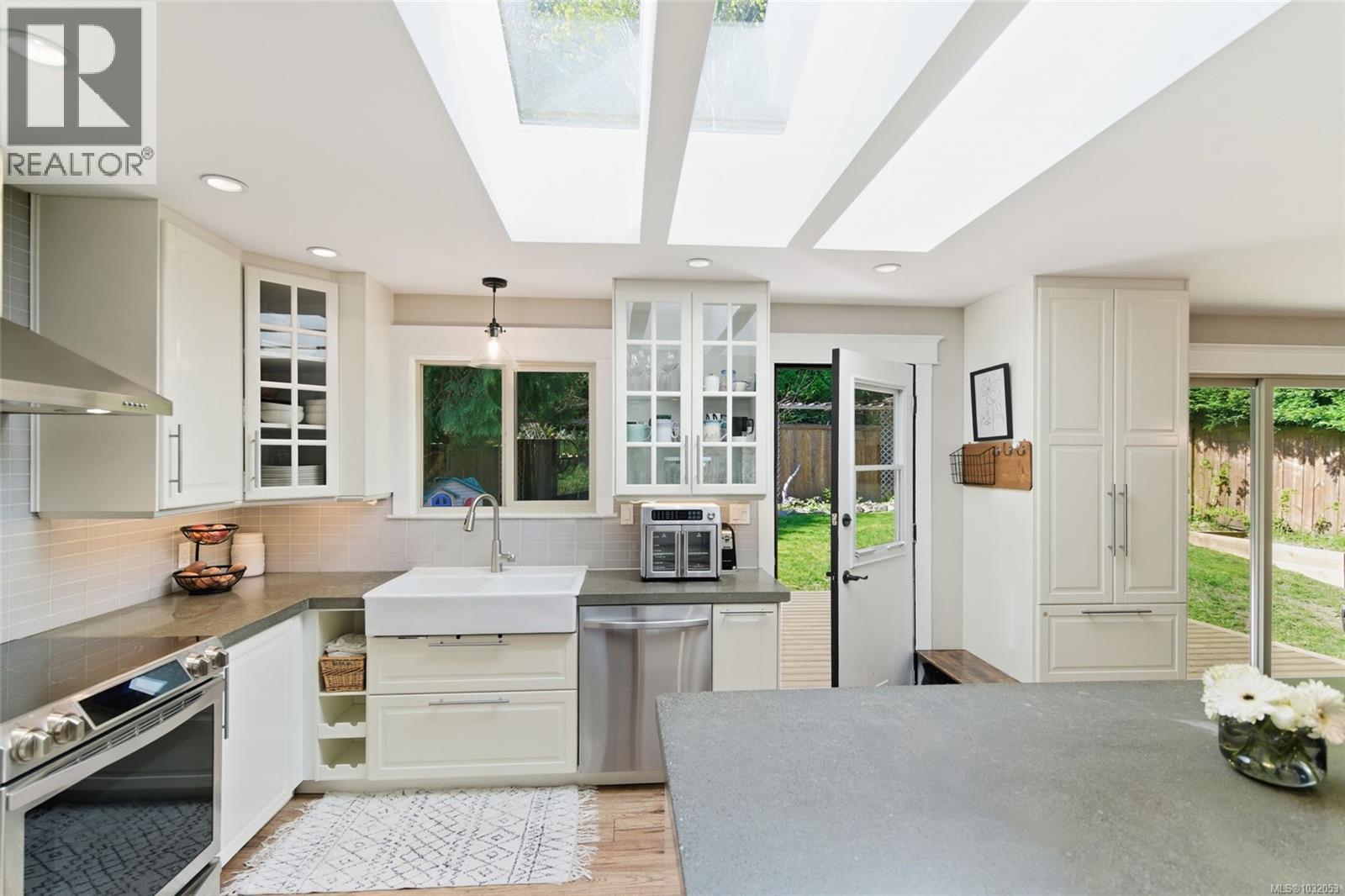 1905 SEA LION CRES - 22