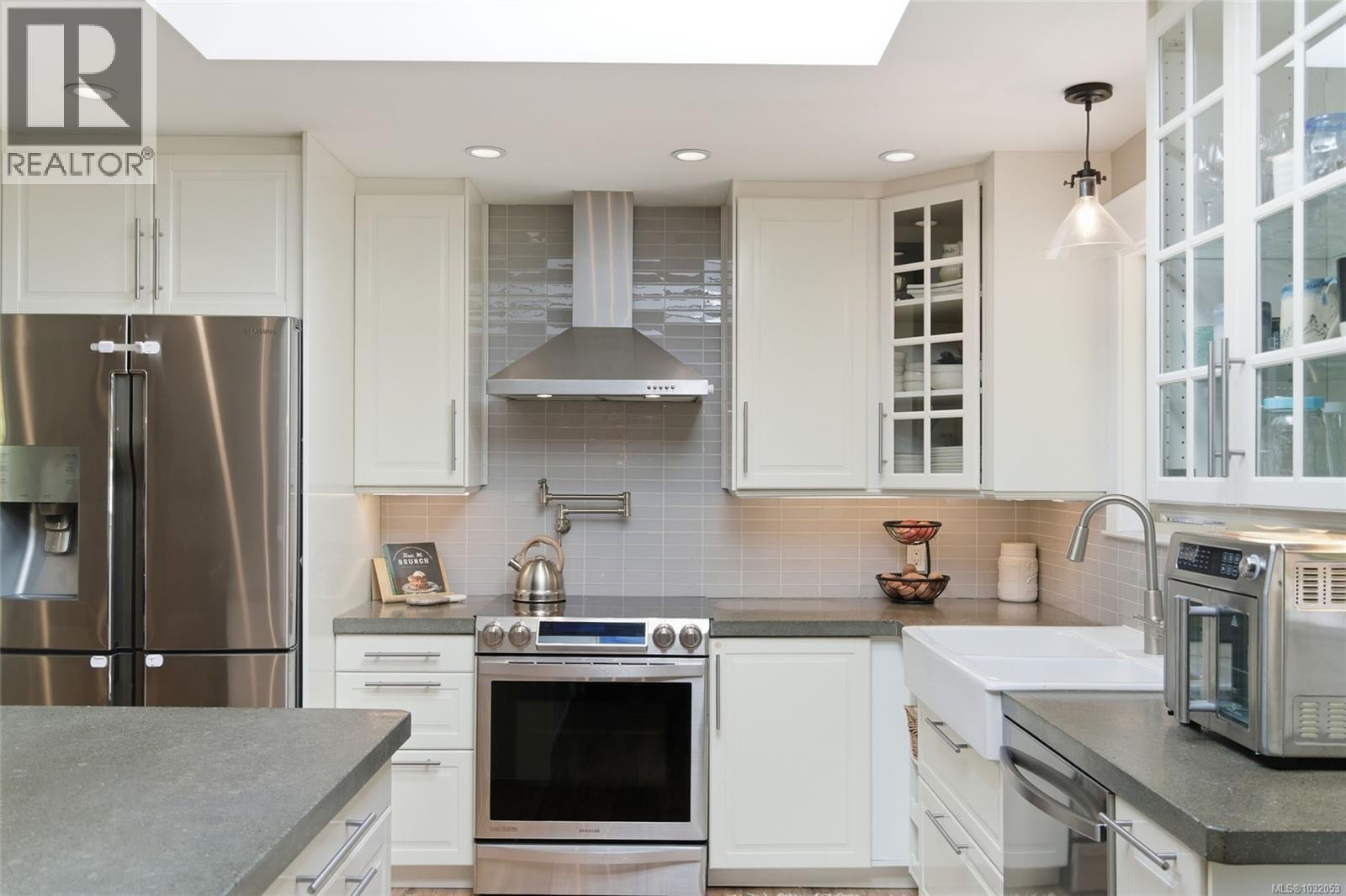 1905 SEA LION CRES - 23