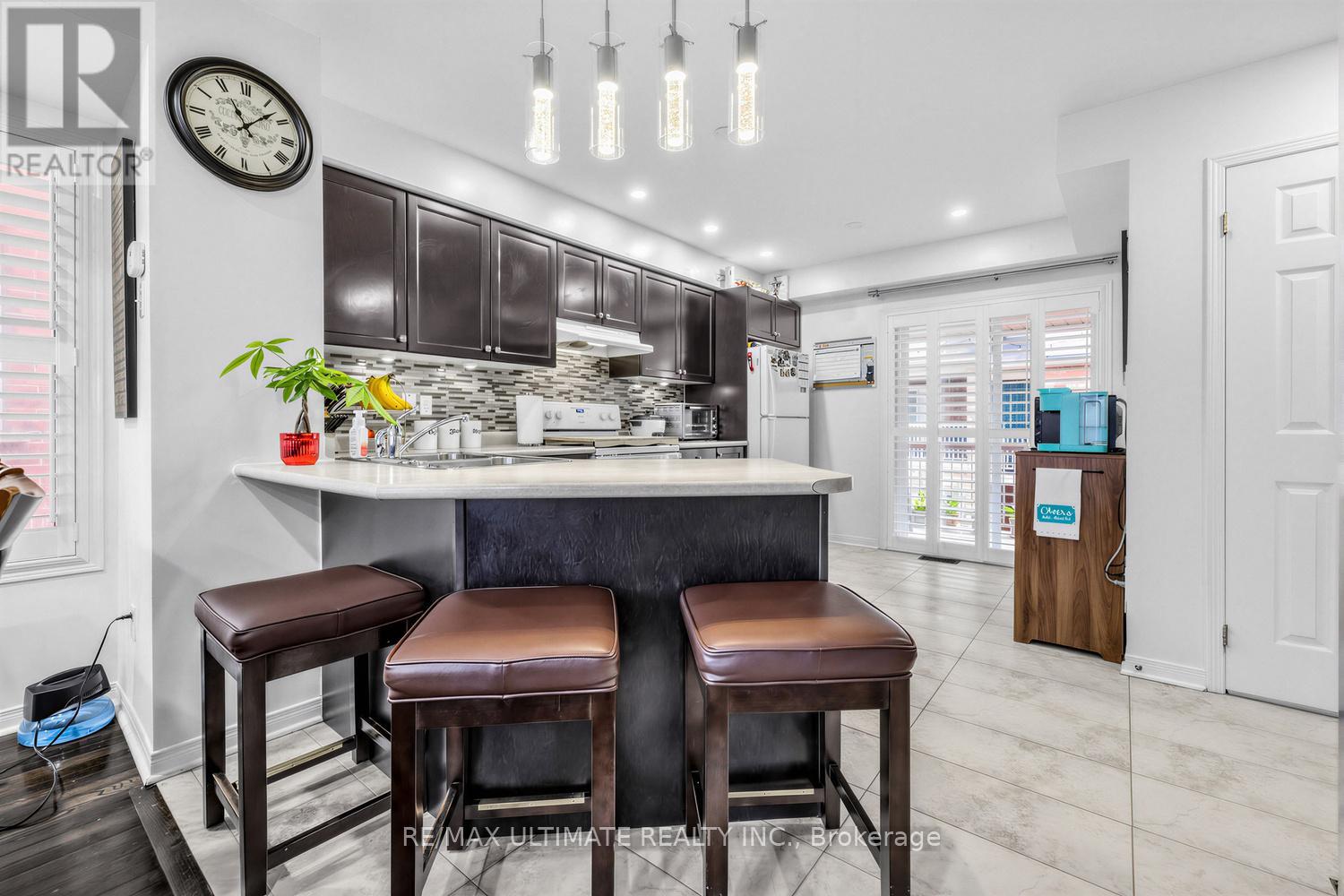 255 TORBARRIE ROAD E - 24